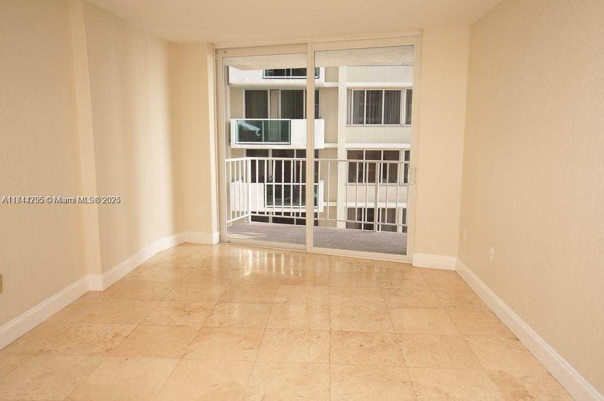 Small Image of 1228 WEST AVE #513, Miami Beach Number 10