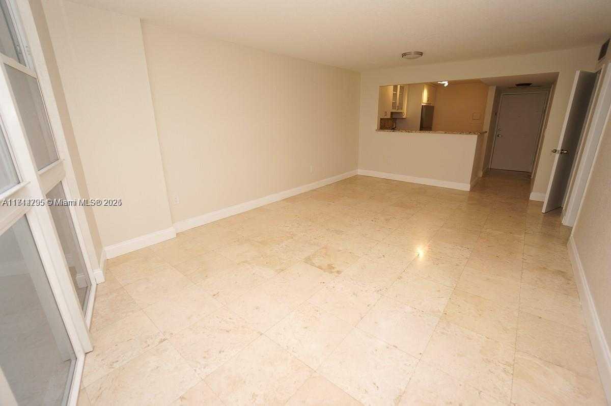 Small Image of 1228 WEST AVE #513, Miami Beach Number 11