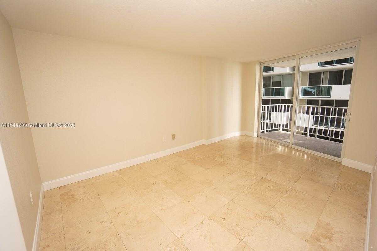 Small Image of 1228 WEST AVE #513, Miami Beach Number 12