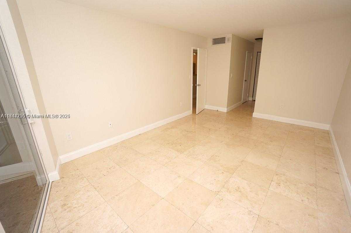Small Image of 1228 WEST AVE #513, Miami Beach Number 15
