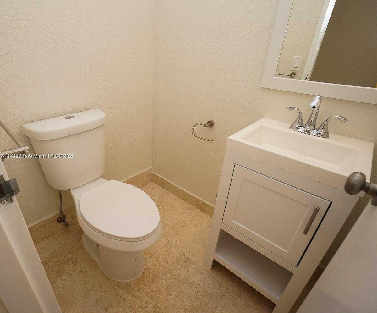 Small Image of 1228 WEST AVE #513, Miami Beach Number 16
