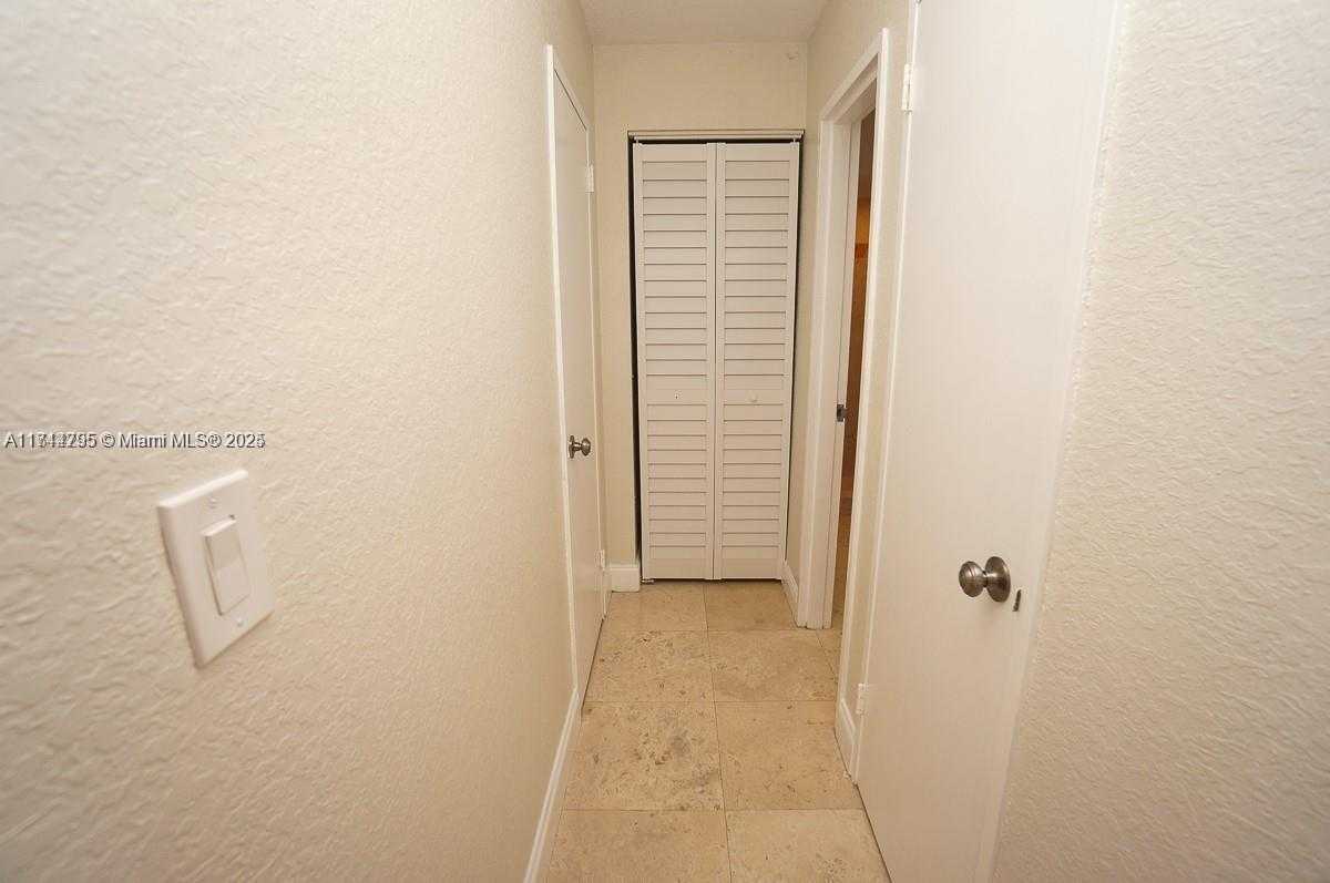 Small Image of 1228 WEST AVE #513, Miami Beach Number 17
