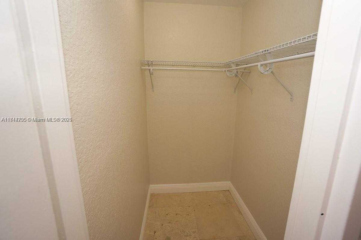 Small Image of 1228 WEST AVE #513, Miami Beach Number 18