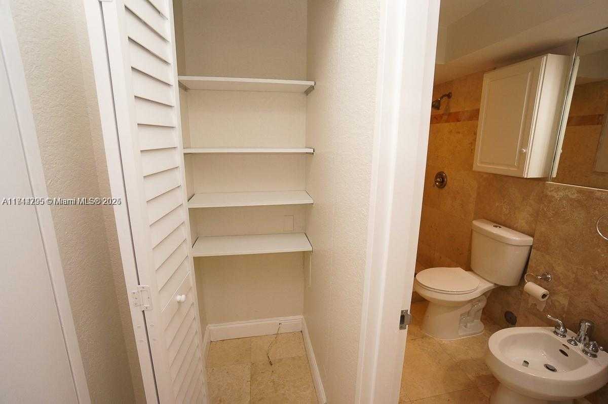 Small Image of 1228 WEST AVE #513, Miami Beach Number 19