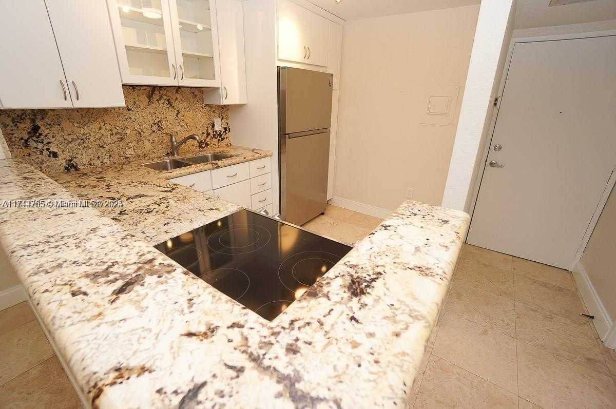 Small Image of 1228 WEST AVE #513, Miami Beach Number 3
