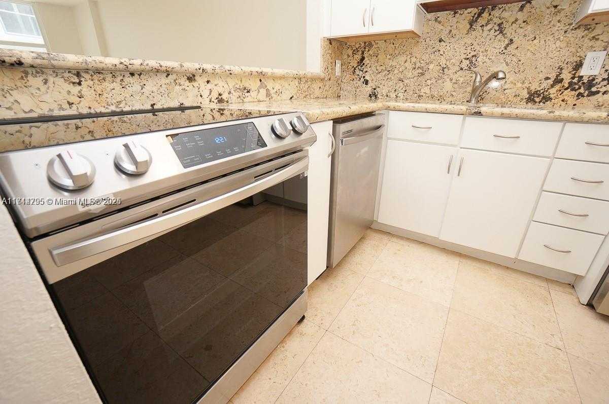 Small Image of 1228 WEST AVE #513, Miami Beach Number 4
