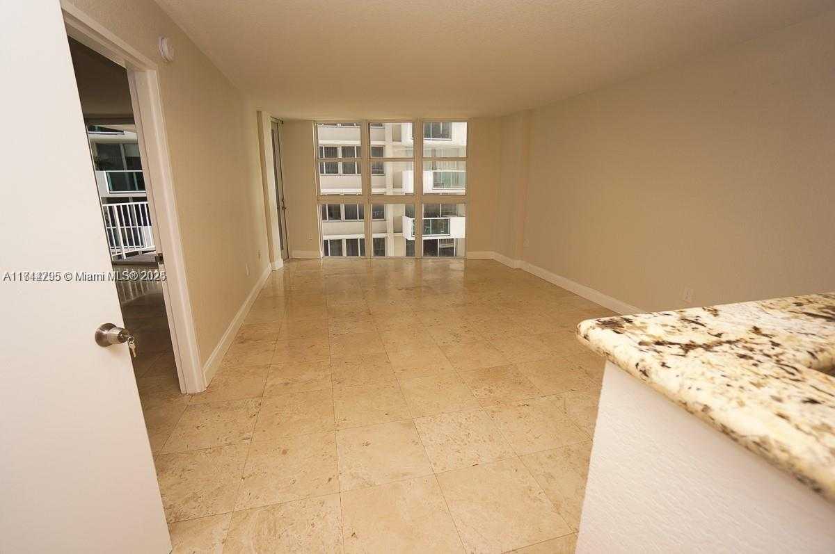 Small Image of 1228 WEST AVE #513, Miami Beach Number 5