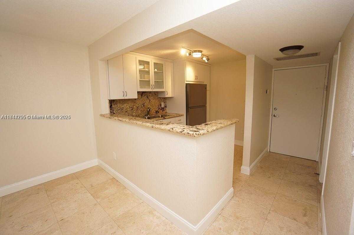 Small Image of 1228 WEST AVE #513, Miami Beach Number 6