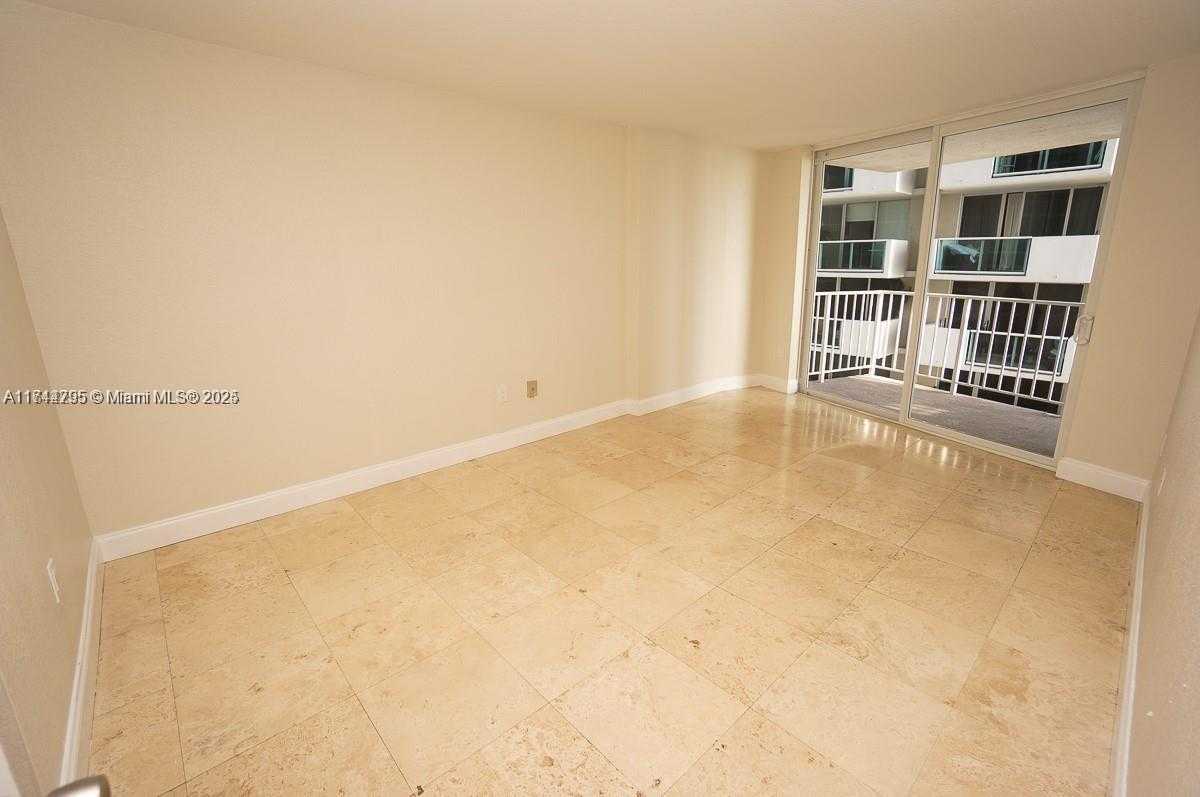 Small Image of 1228 WEST AVE #513, Miami Beach Number 9