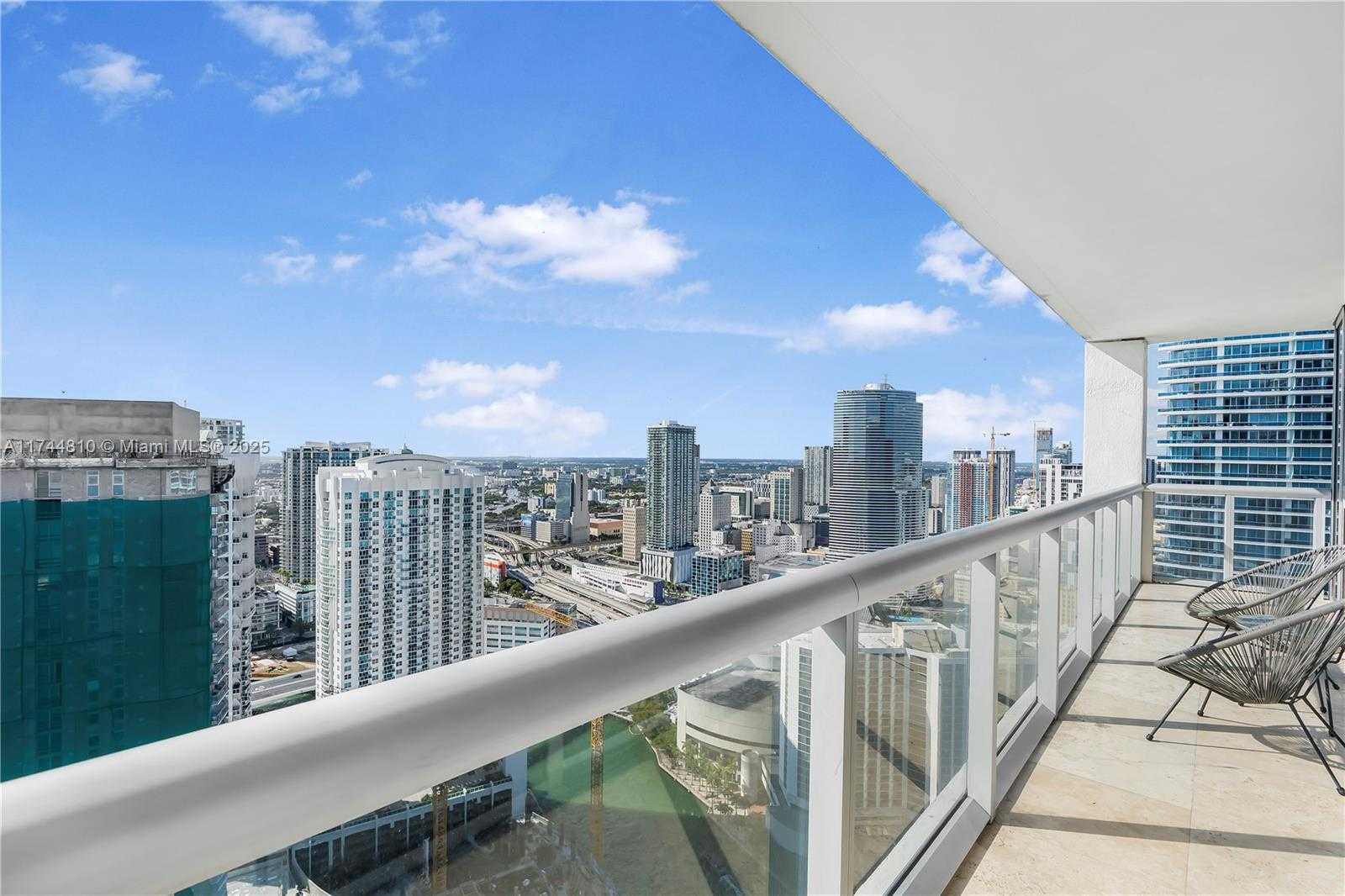 Small Image of 485 BRICKELL AVE #4404, Miami Number 11