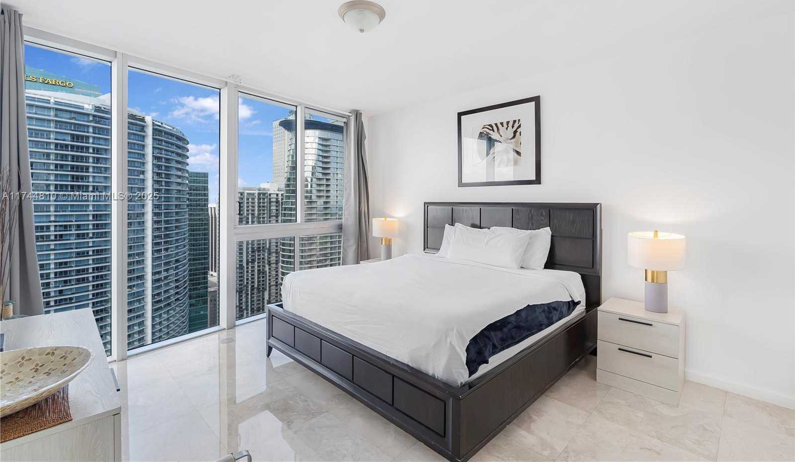 Small Image of 485 BRICKELL AVE #4404, Miami Number 4