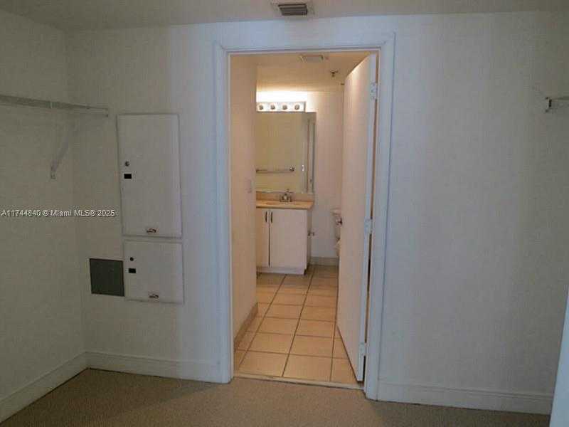 Small Image of 1750 NORTH BAYSHORE DR #2909, Miami Number 10