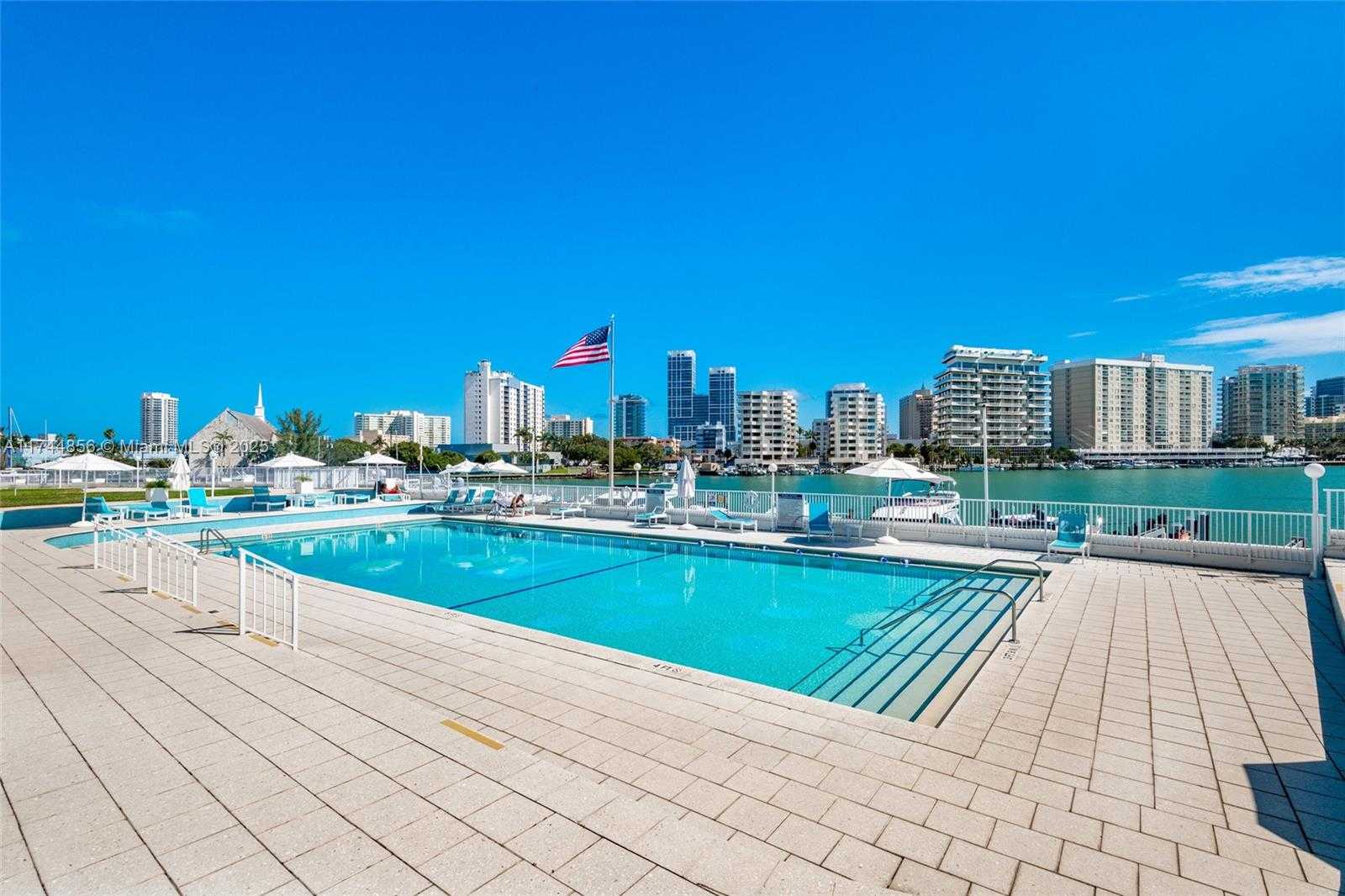Small Image of King Cole Condominium, 900 Bay Dr, Miami Beach, FL 33141, USA Number 11