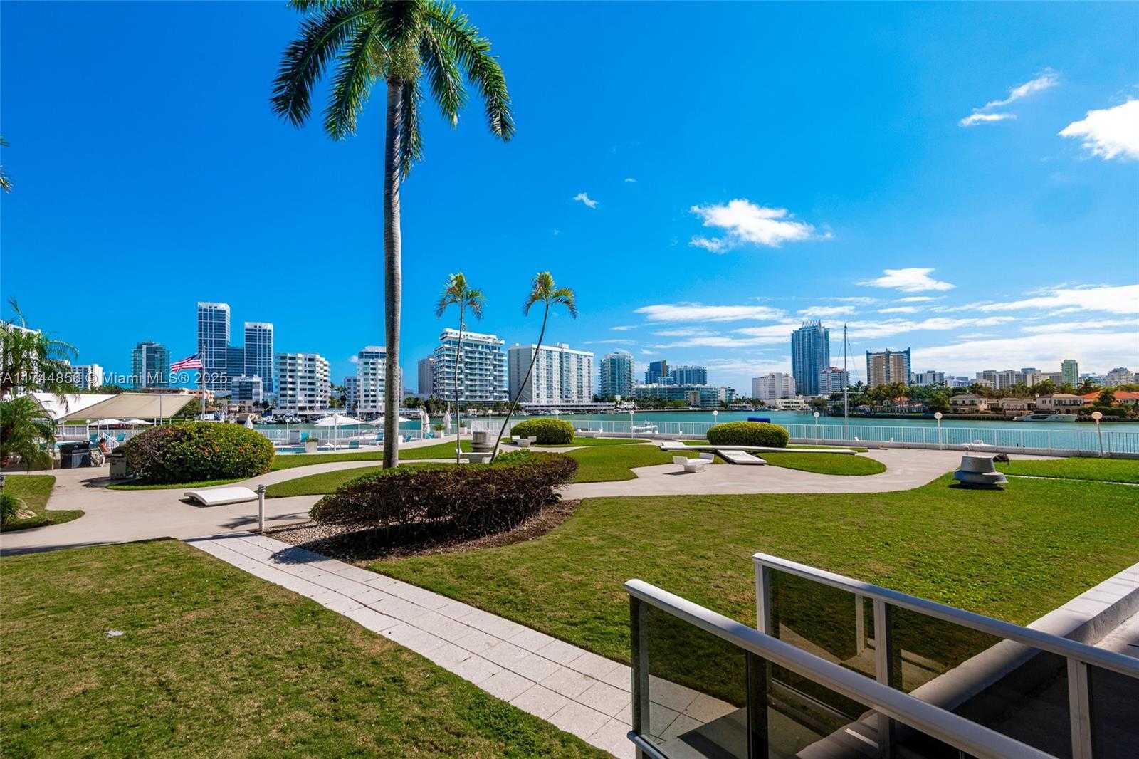 Small Image of King Cole Condominium, 900 Bay Dr, Miami Beach, FL 33141, USA Number 12