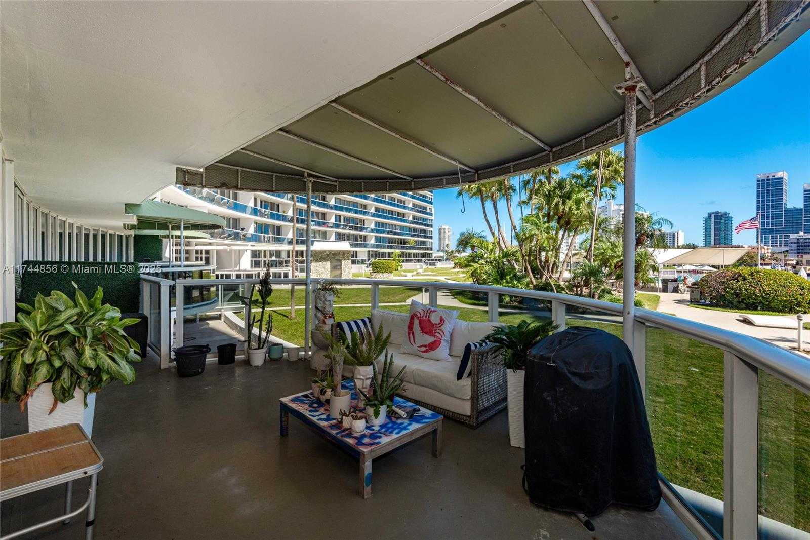 Small Image of King Cole Condominium, 900 Bay Dr, Miami Beach, FL 33141, USA Number 13