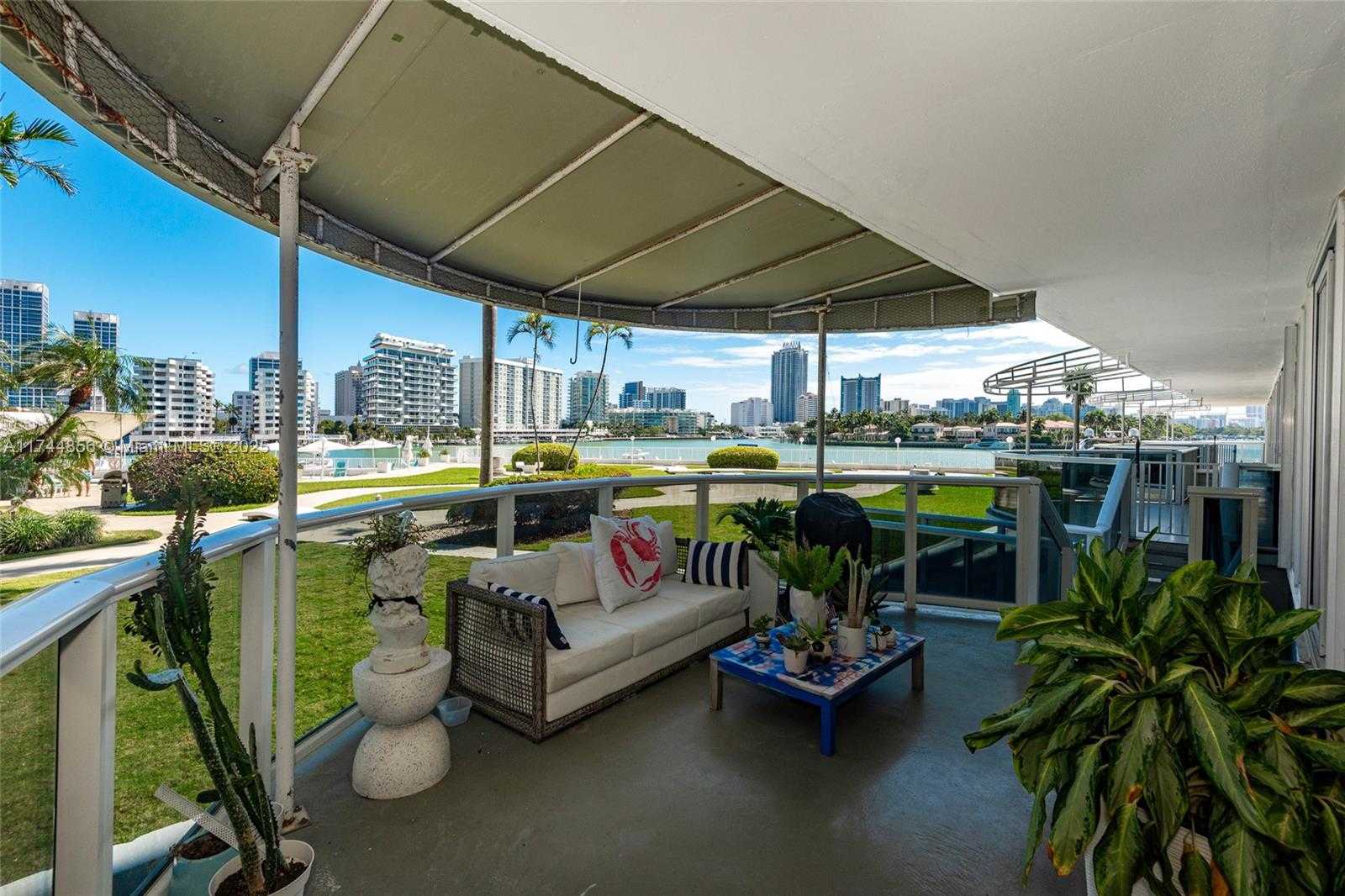 Small Image of King Cole Condominium, 900 Bay Dr, Miami Beach, FL 33141, USA Number 14
