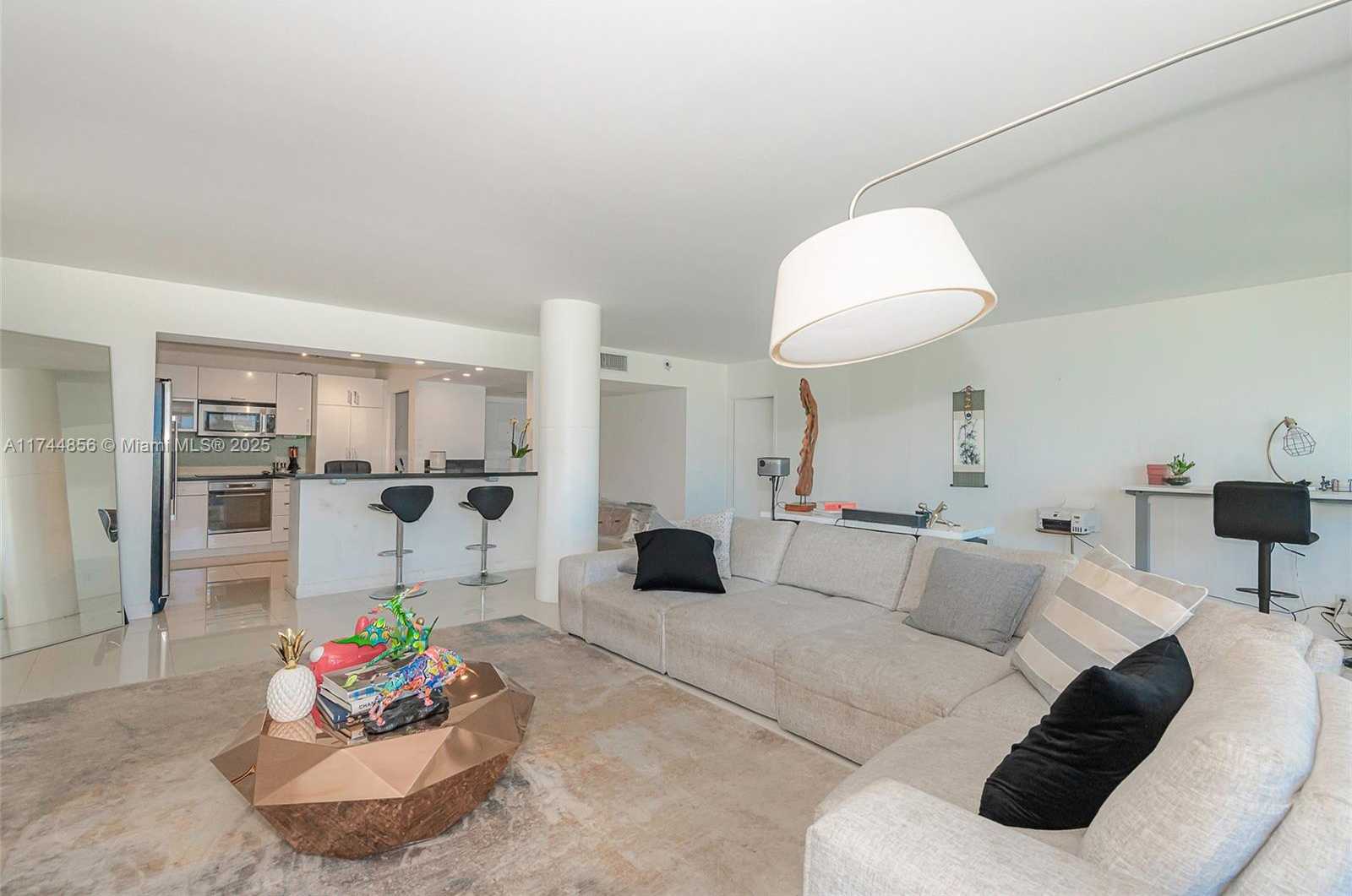 Small Image of King Cole Condominium, 900 Bay Dr, Miami Beach, FL 33141, USA Number 19
