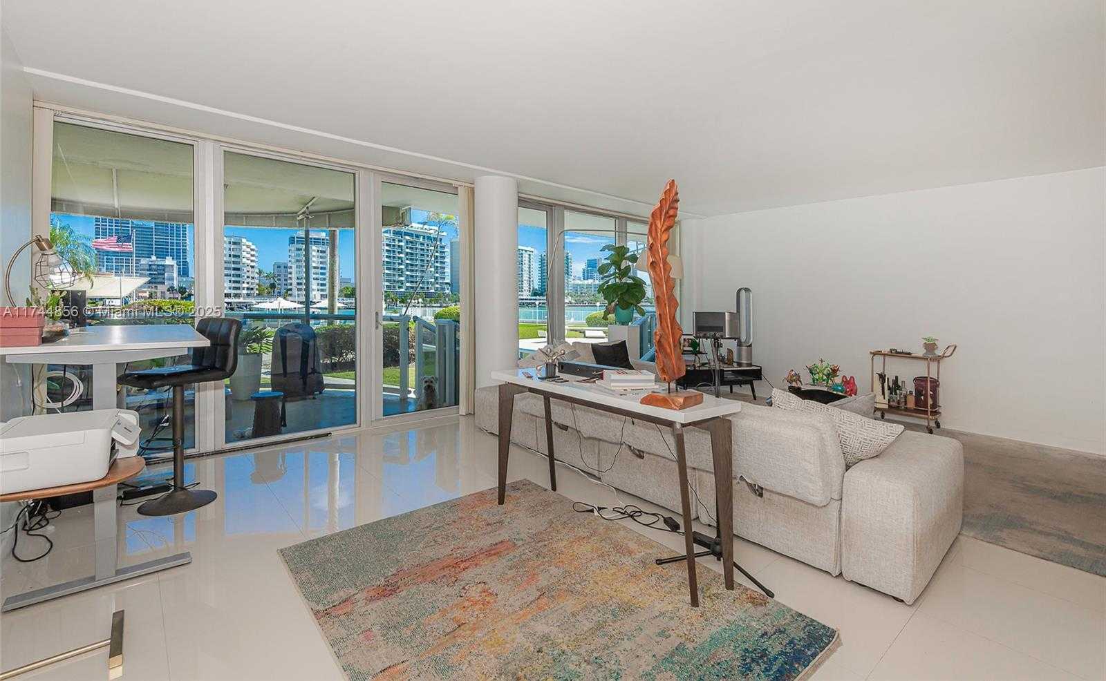 Small Image of King Cole Condominium, 900 Bay Dr, Miami Beach, FL 33141, USA Number 24
