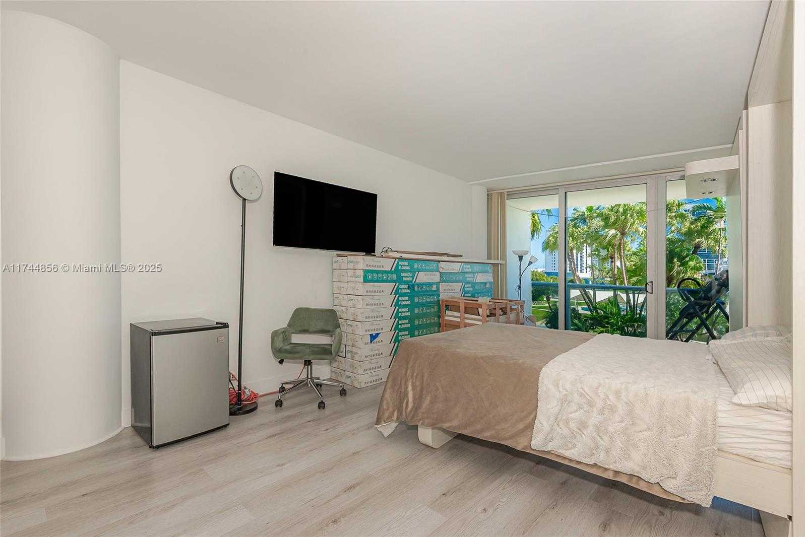 Small Image of King Cole Condominium, 900 Bay Dr, Miami Beach, FL 33141, USA Number 29