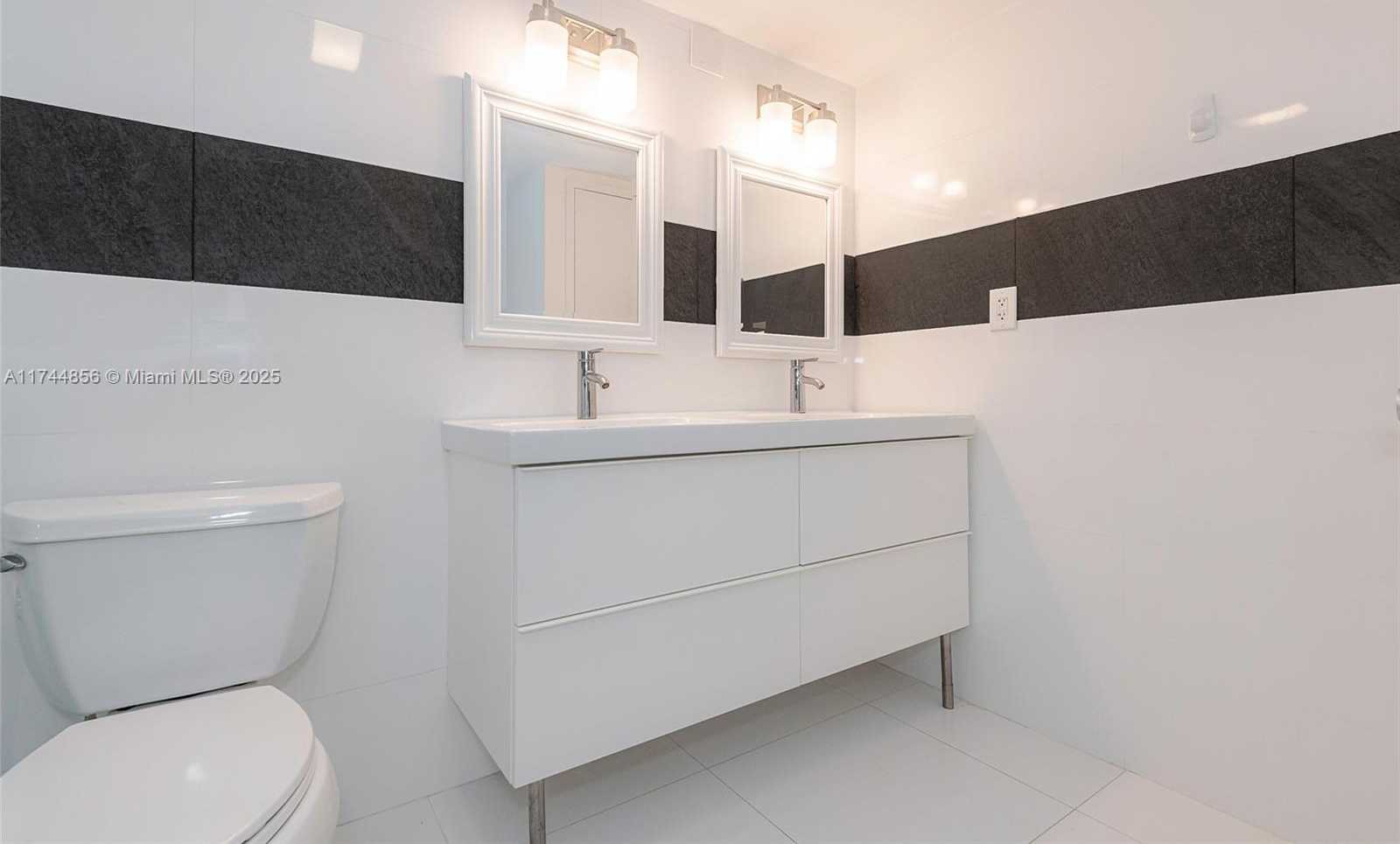 Small Image of King Cole Condominium, 900 Bay Dr, Miami Beach, FL 33141, USA Number 31