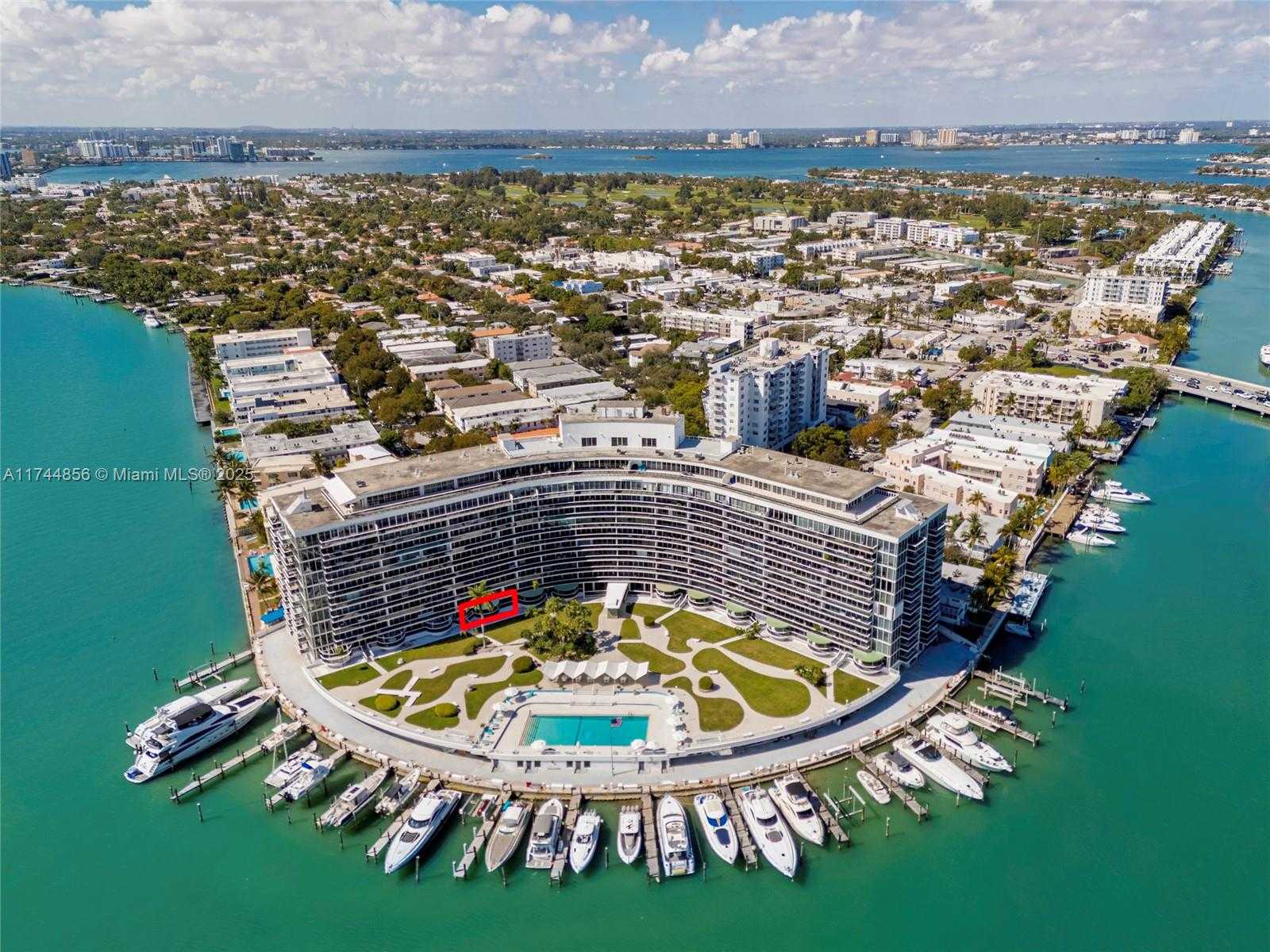 Small Image of King Cole Condominium, 900 Bay Dr, Miami Beach, FL 33141, USA Number 33