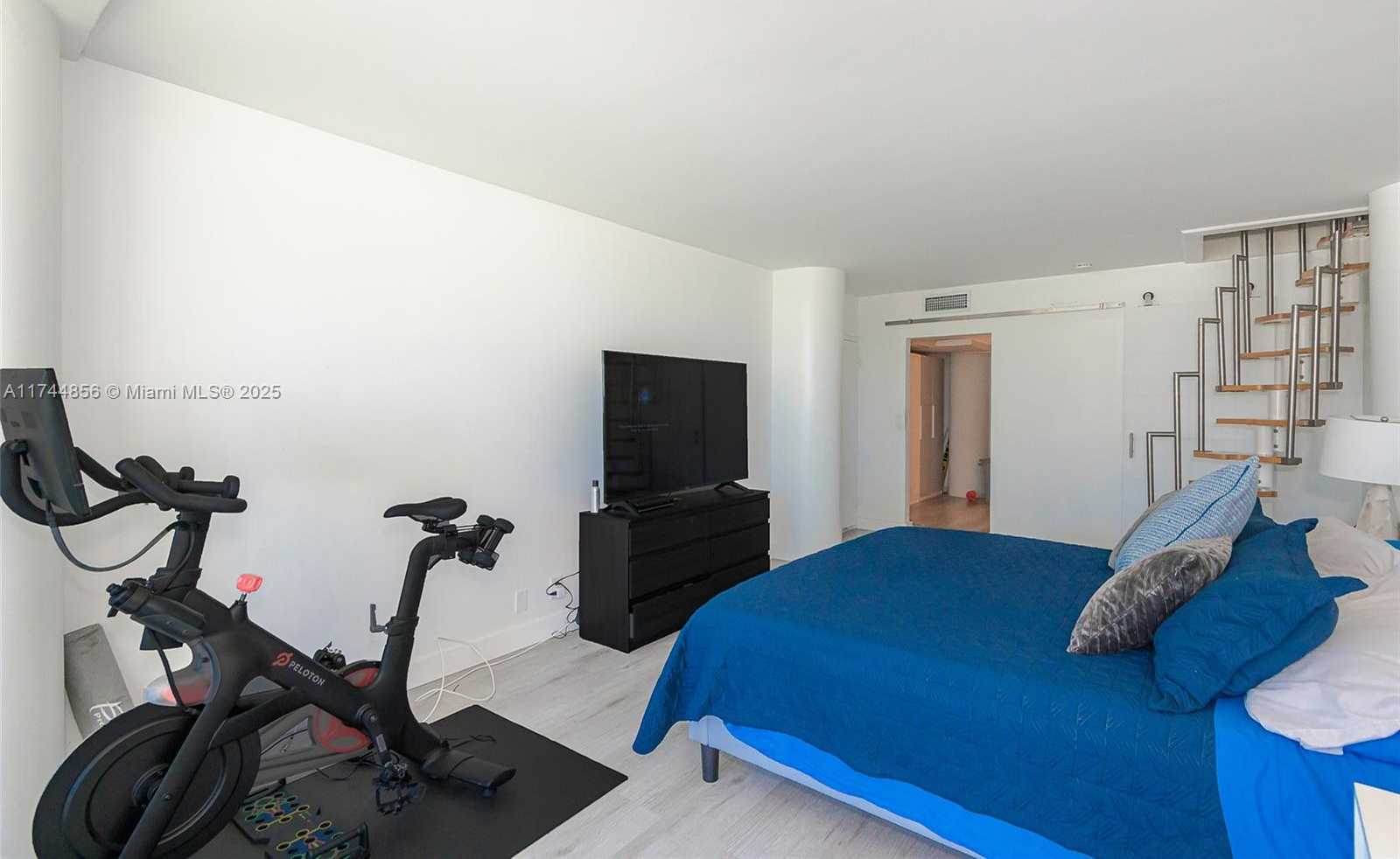 Small Image of King Cole Condominium, 900 Bay Dr, Miami Beach, FL 33141, USA Number 36