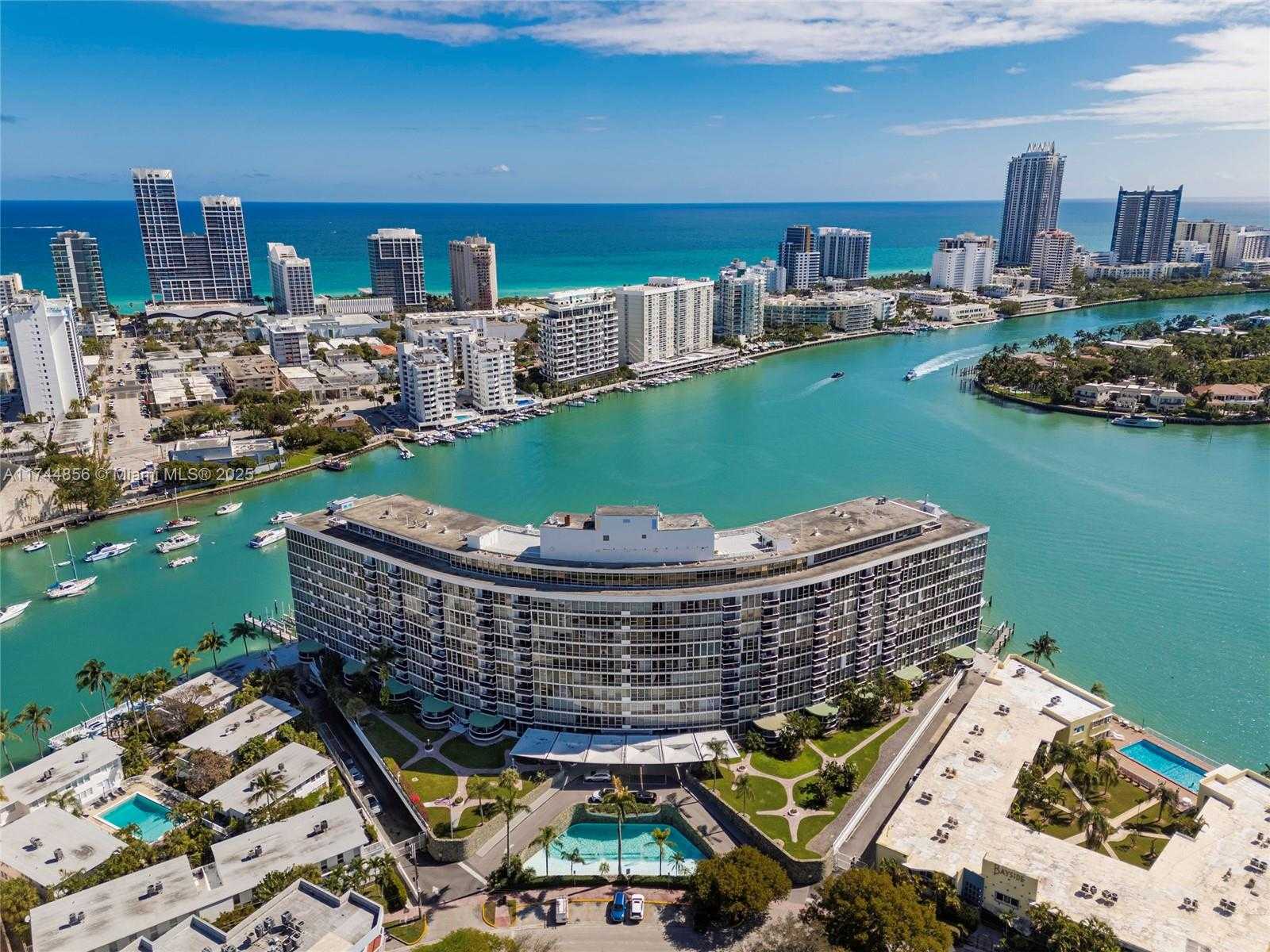 Small Image of King Cole Condominium, 900 Bay Dr, Miami Beach, FL 33141, USA Number 37