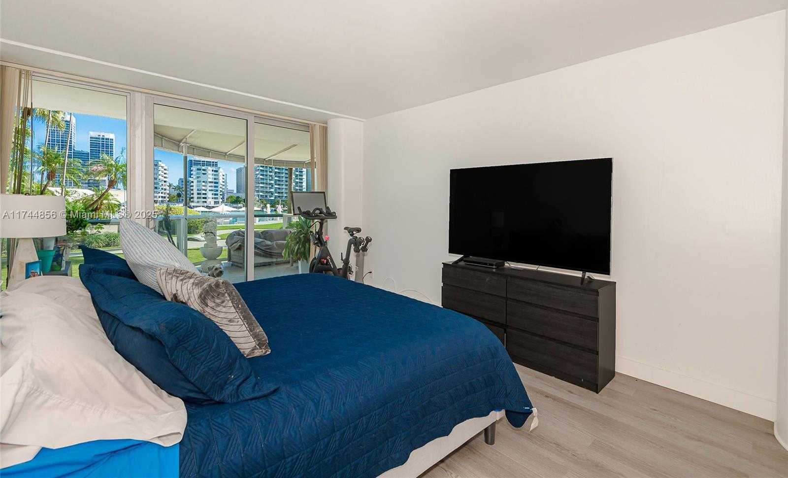 Small Image of King Cole Condominium, 900 Bay Dr, Miami Beach, FL 33141, USA Number 38