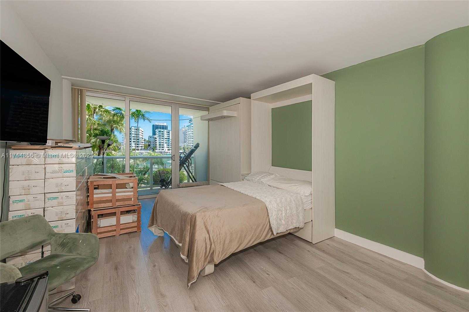 Small Image of King Cole Condominium, 900 Bay Dr, Miami Beach, FL 33141, USA Number 4