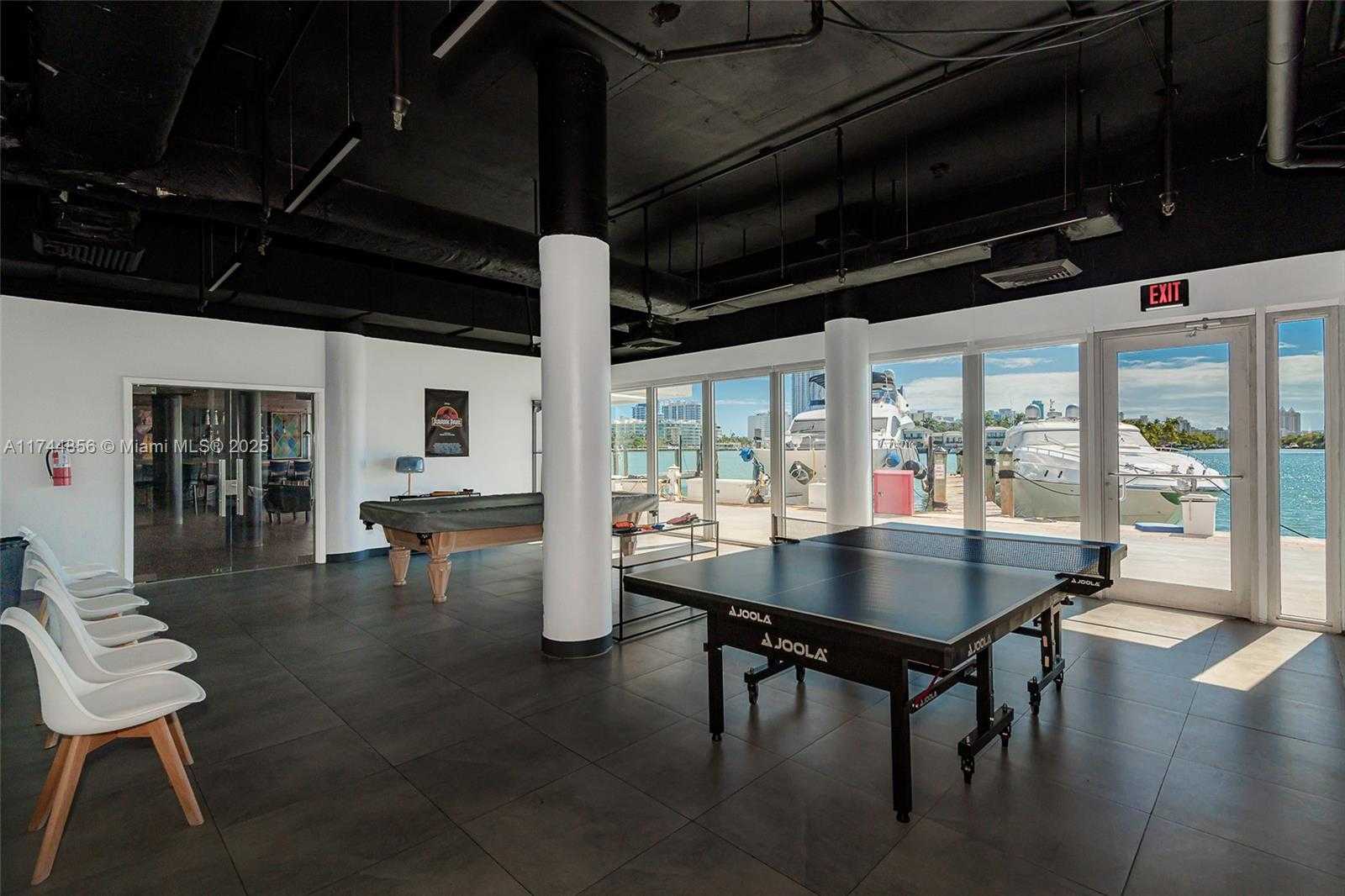 Small Image of King Cole Condominium, 900 Bay Dr, Miami Beach, FL 33141, USA Number 8