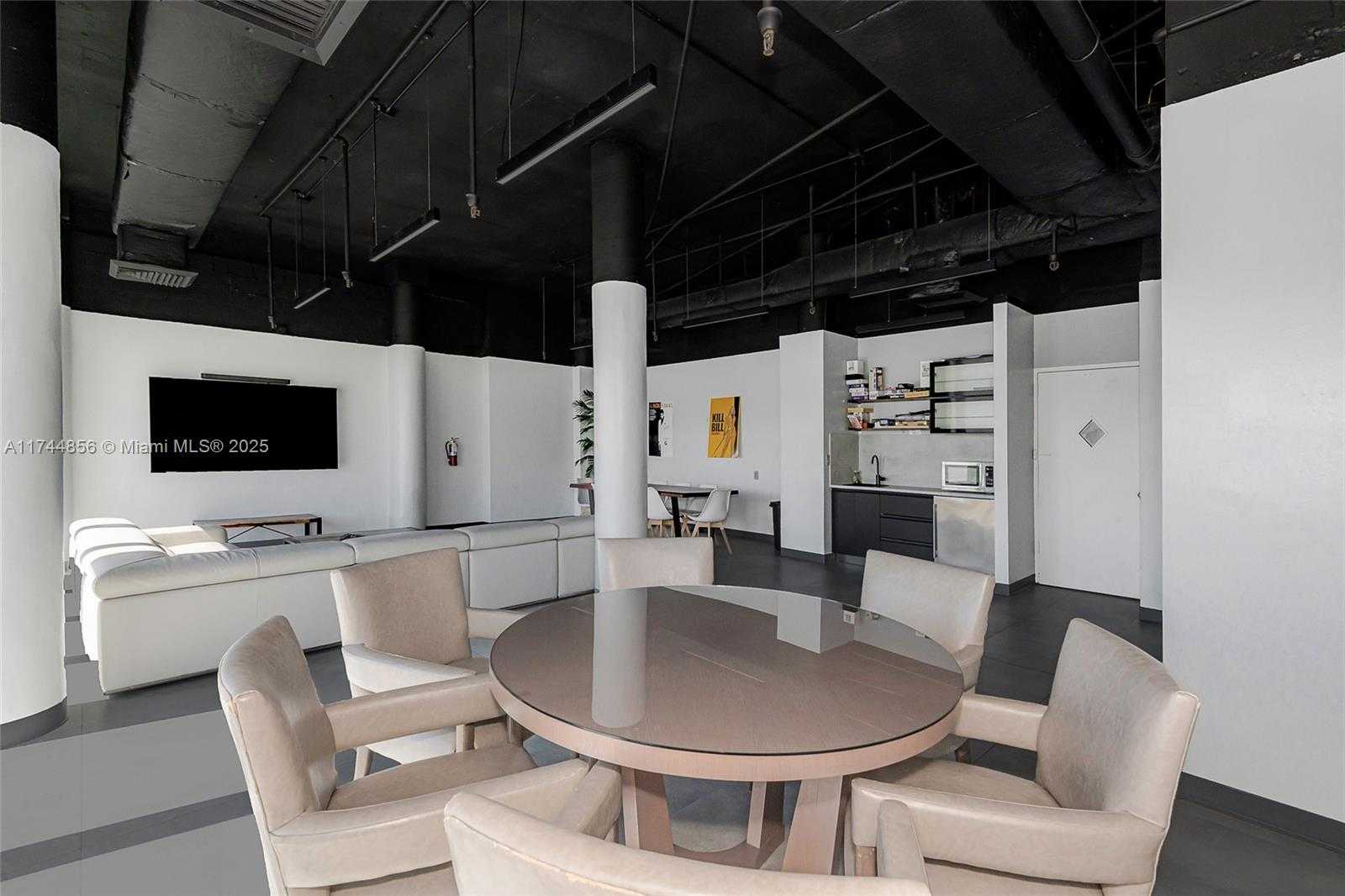 Small Image of King Cole Condominium, 900 Bay Dr, Miami Beach, FL 33141, USA Number 9