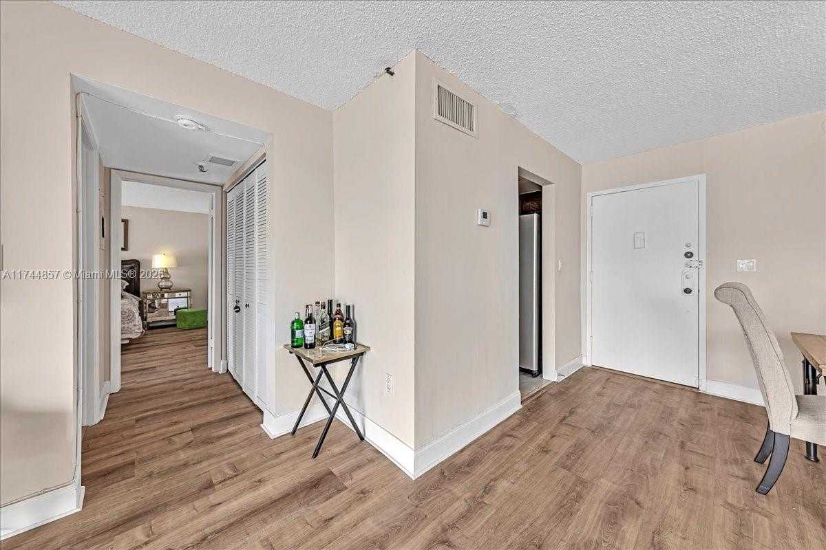 Small Image of 17600 NORTH BAY RD #N503, Sunny Isles Beach Number 11