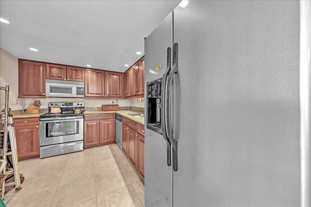 Small Image of 17600 NORTH BAY RD #N503, Sunny Isles Beach Number 13
