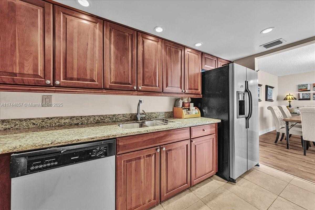 Small Image of 17600 NORTH BAY RD #N503, Sunny Isles Beach Number 14