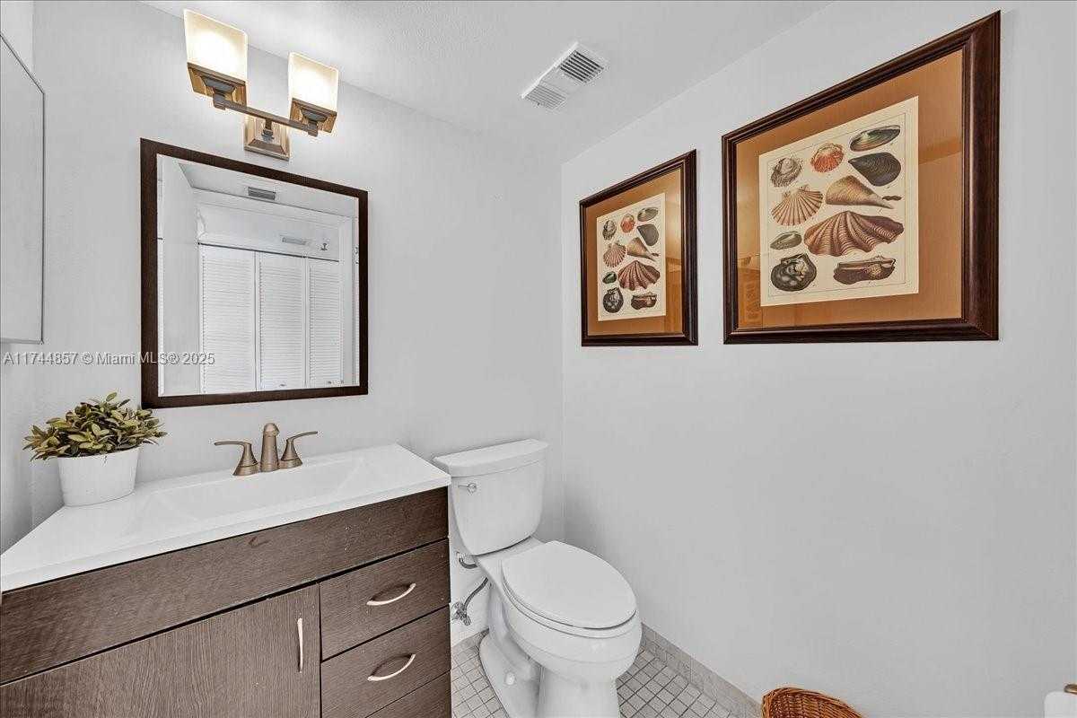 Small Image of 17600 NORTH BAY RD #N503, Sunny Isles Beach Number 19