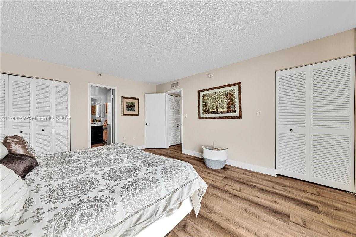 Small Image of 17600 NORTH BAY RD #N503, Sunny Isles Beach Number 22