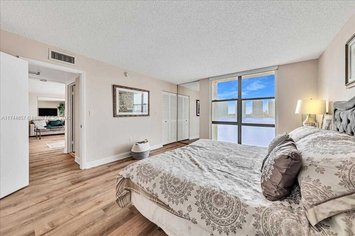 Small Image of 17600 NORTH BAY RD #N503, Sunny Isles Beach Number 23