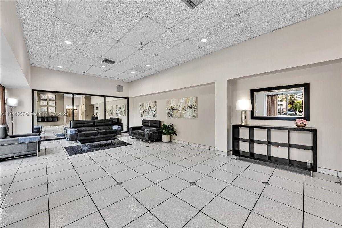 Small Image of 17600 NORTH BAY RD #N503, Sunny Isles Beach Number 3