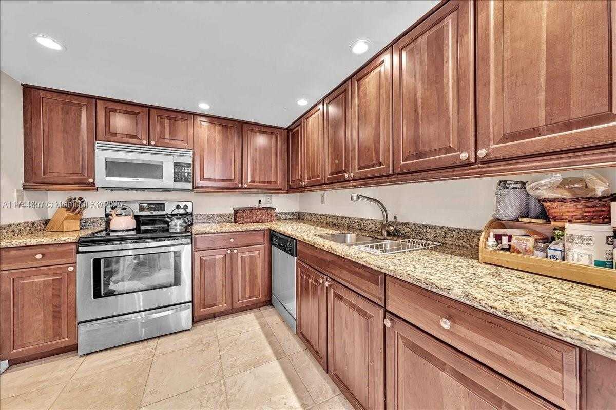 Small Image of 17600 NORTH BAY RD #N503, Sunny Isles Beach Number 5