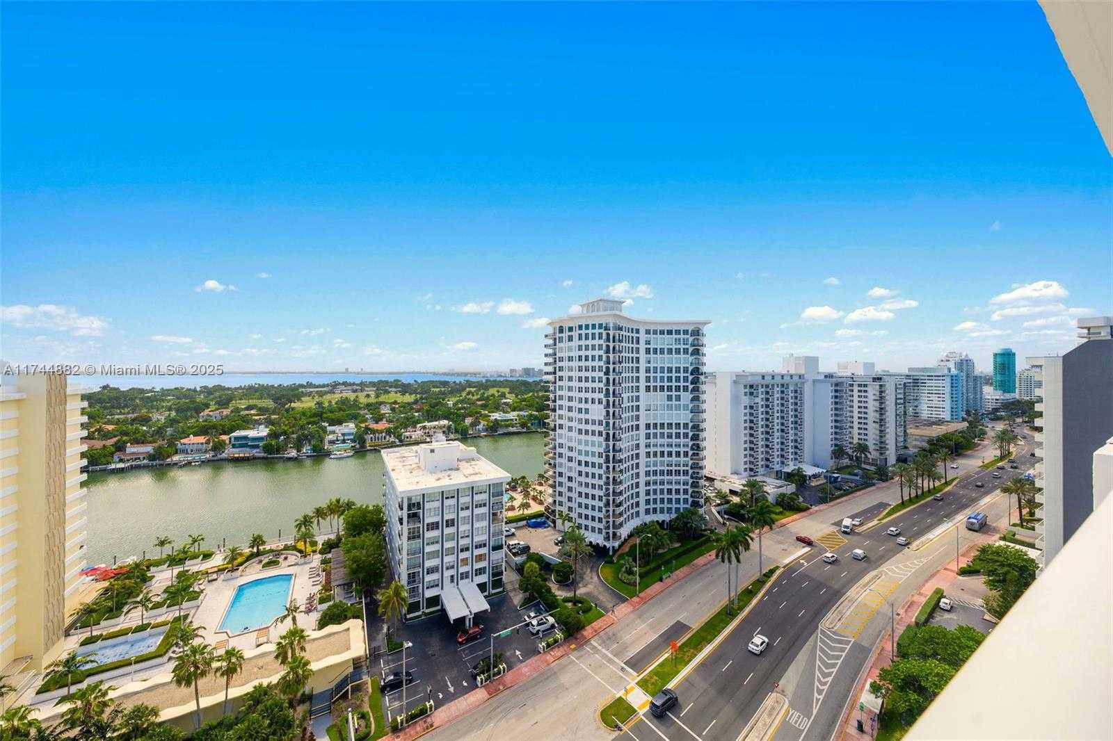 Small Image of 5601 COLLINS AVE #PH-14, Miami Beach Number 10