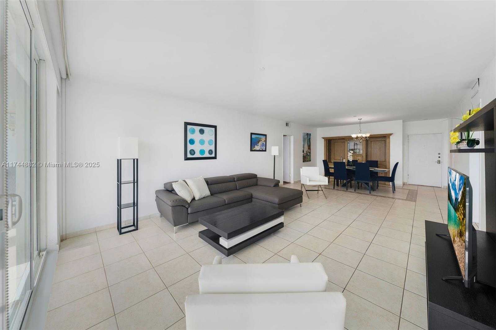 Small Image of 5601 COLLINS AVE #PH-14, Miami Beach Number 11
