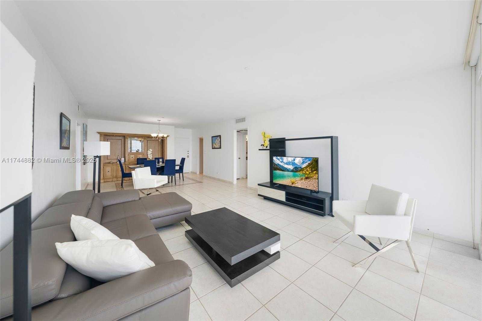 Small Image of 5601 COLLINS AVE #PH-14, Miami Beach Number 12
