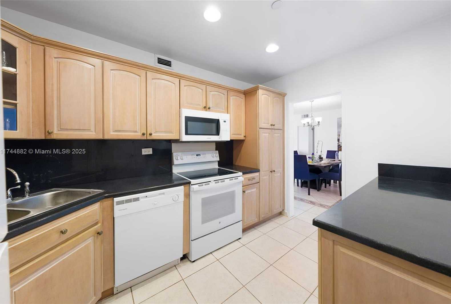 Small Image of 5601 COLLINS AVE #PH-14, Miami Beach Number 14
