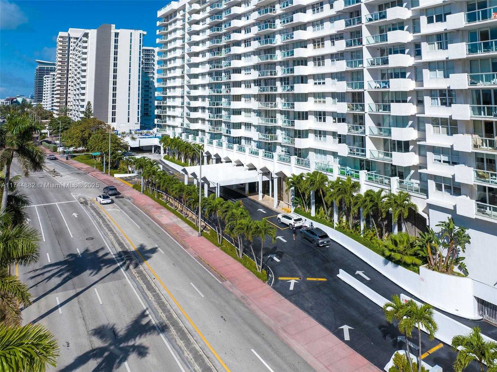 Small Image of 5601 COLLINS AVE #PH-14, Miami Beach Number 27