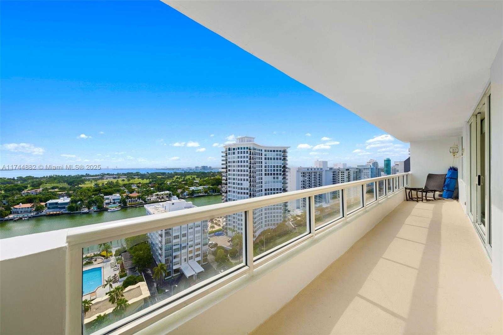 Small Image of 5601 COLLINS AVE #PH-14, Miami Beach Number 7
