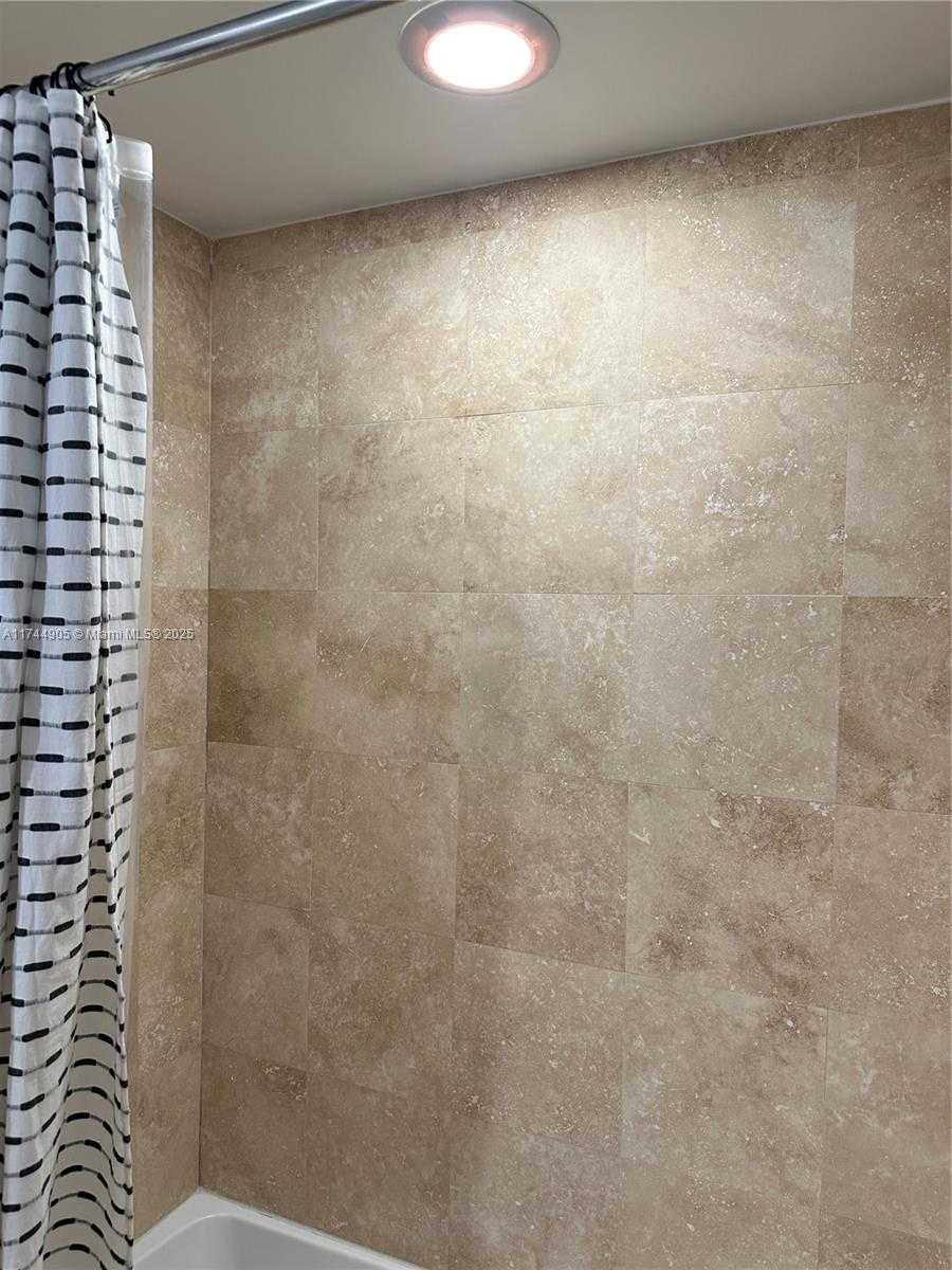 Small Image of 1755 EAST HALLANDALE BEACH BLVD #MEZ7E, Hallandale Beach Number 26