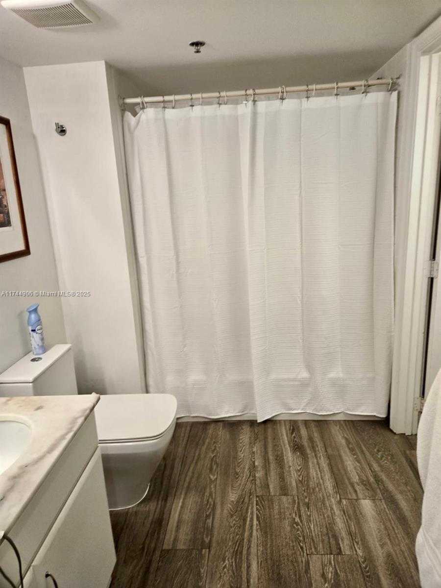 Small Image of 1200 BRICKELL BAY DR #2907, Miami Number 13