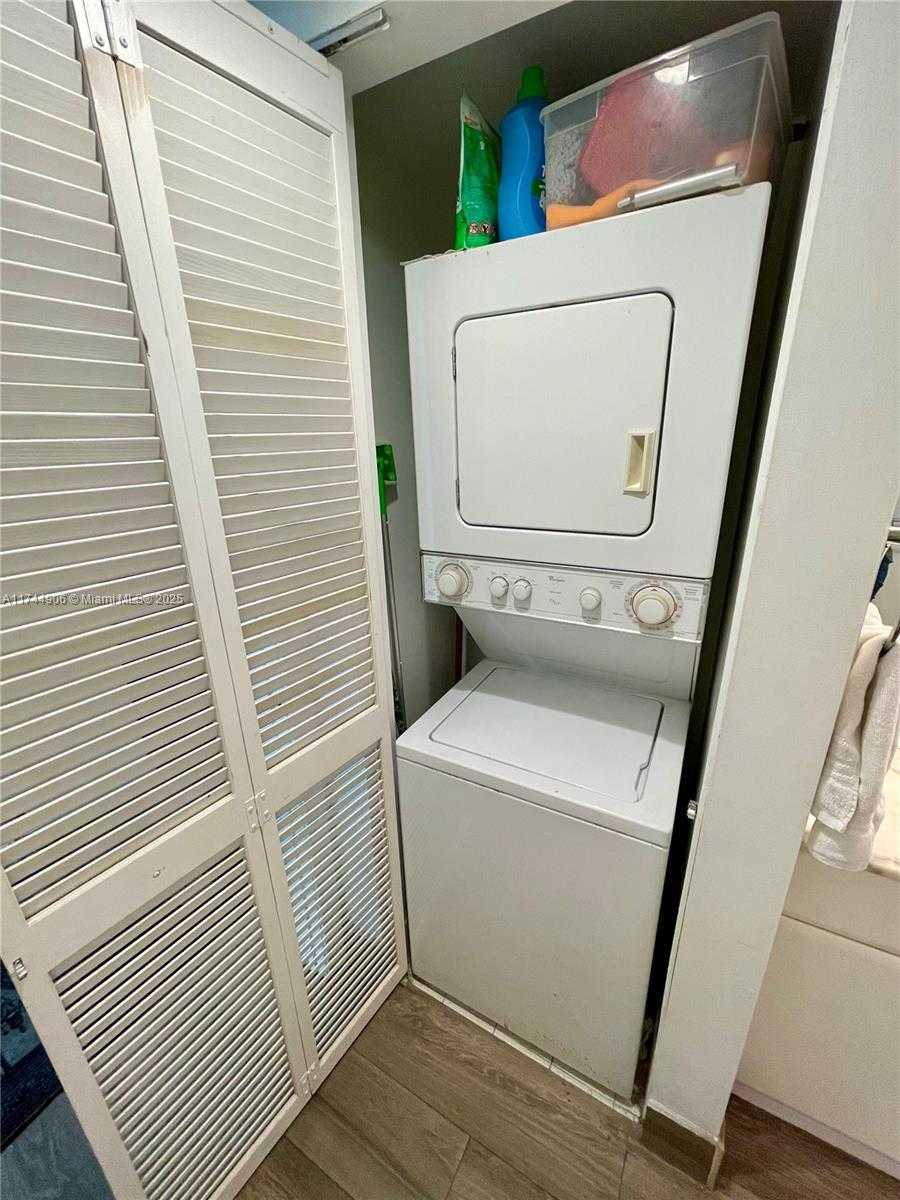 Small Image of 1200 BRICKELL BAY DR #2907, Miami Number 14