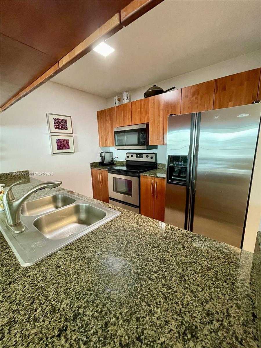 Small Image of 1200 BRICKELL BAY DR #2907, Miami Number 3