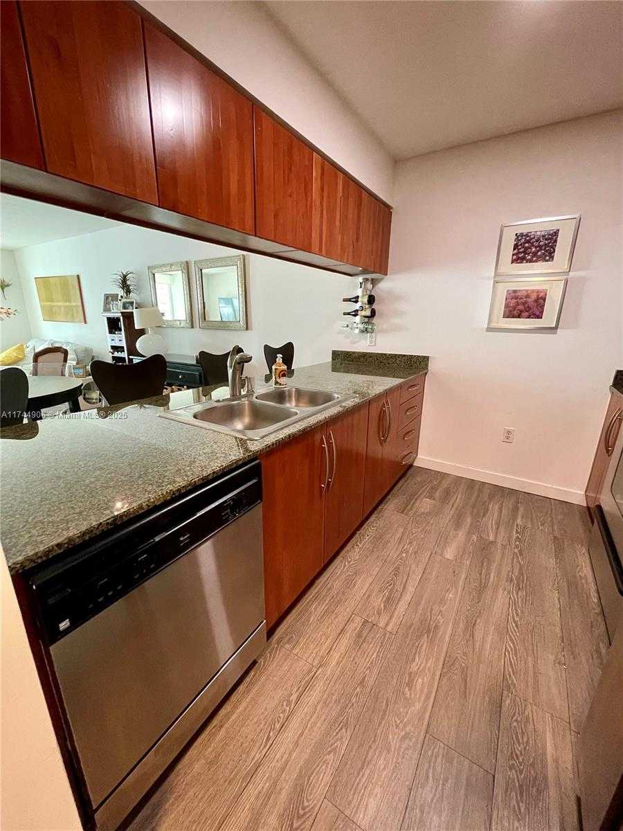 Small Image of 1200 BRICKELL BAY DR #2907, Miami Number 4